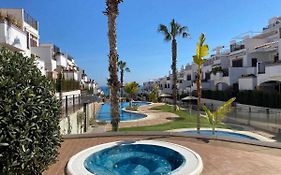 Impresionante Piso De Planta Baja Cerca Al Mar